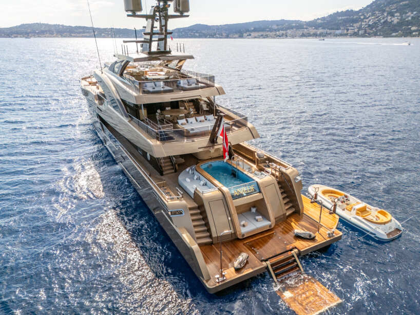 hybrid yacht ANJELIF glows in daylight with champagne-colored aluminum ...