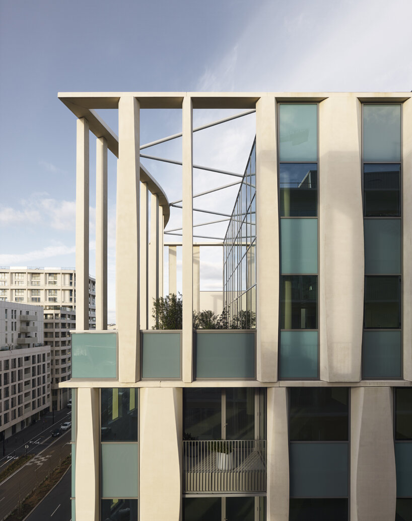 sculptural concrete columns define cino zucchi architetti’s office building in bordeaux