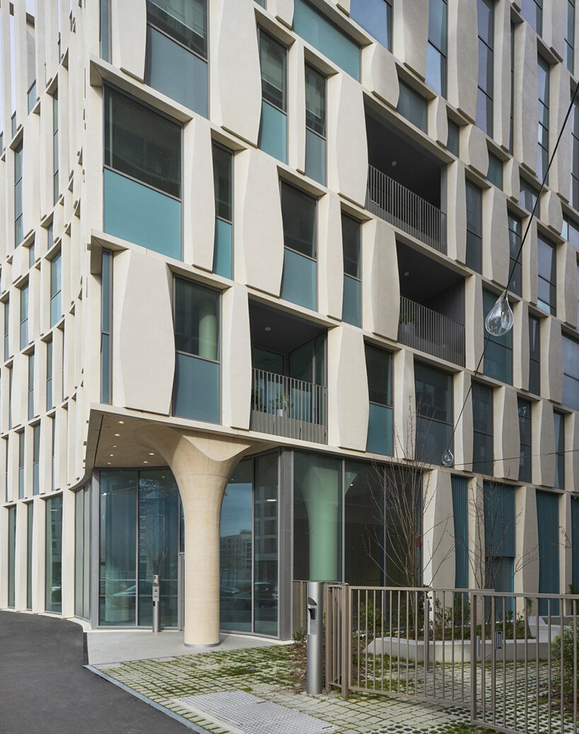 sculptural concrete columns define cino zucchi architetti’s office building in bordeaux