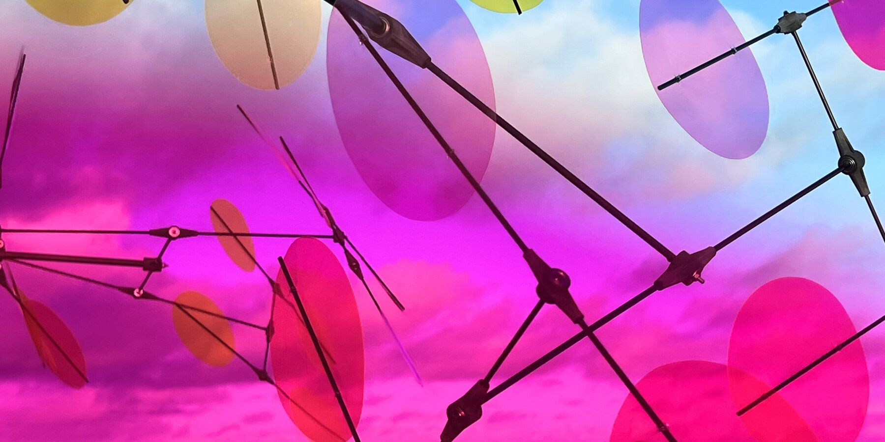 vincent-leroy-multicolored-installation-japanese-beach-chromatic-landscape-designboom-1800-02