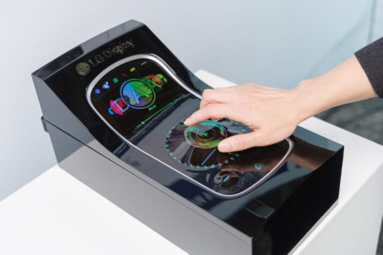 Stretchable Computer Screen world’s first stretchable screen by LG display can be twisted and ...