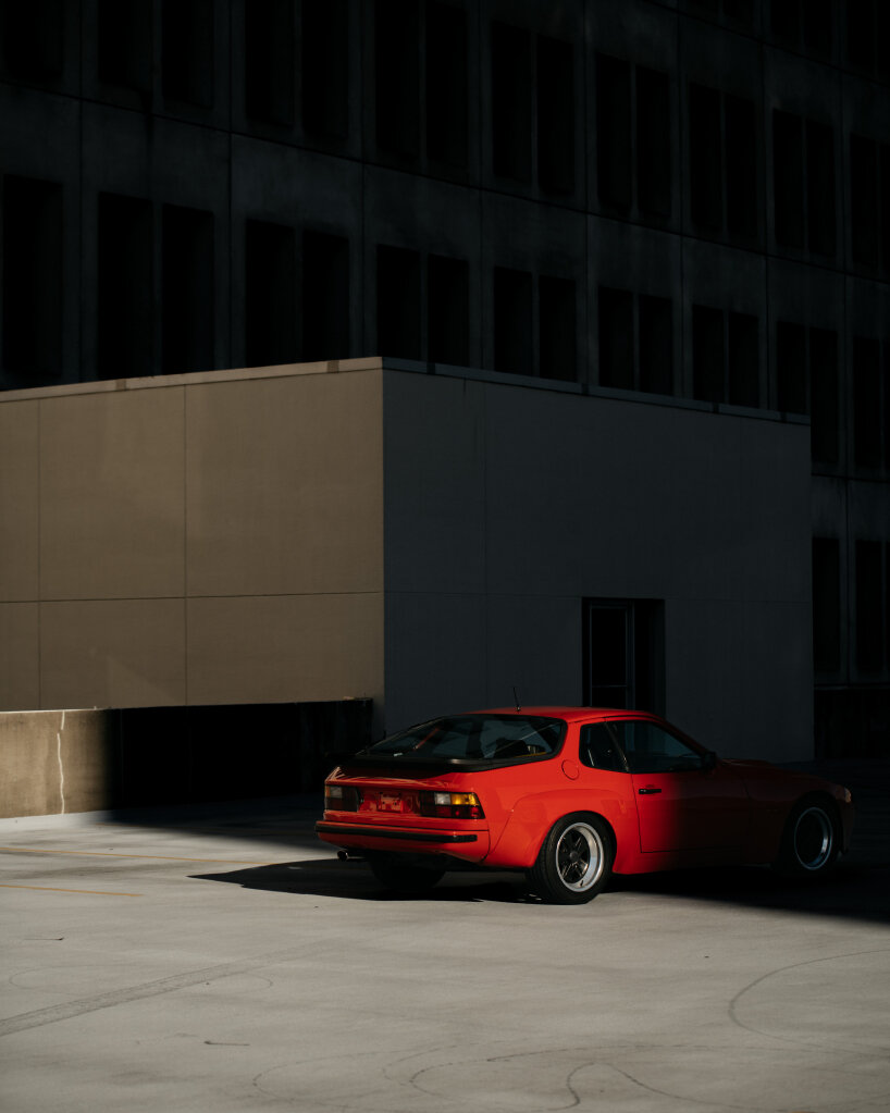 the natural light can provide an overlooked contrast between the subject and the scene