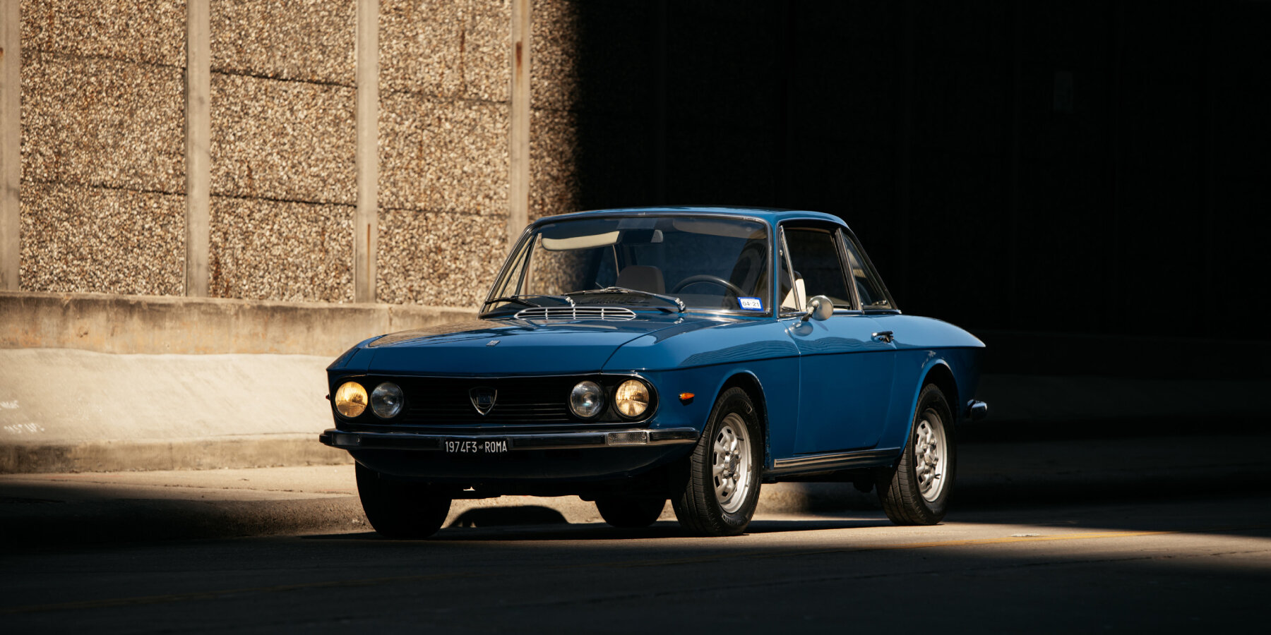 100-cars-captured-sun-comes-down-kevin-mccauley-automotive-photo-book-designboom-1800