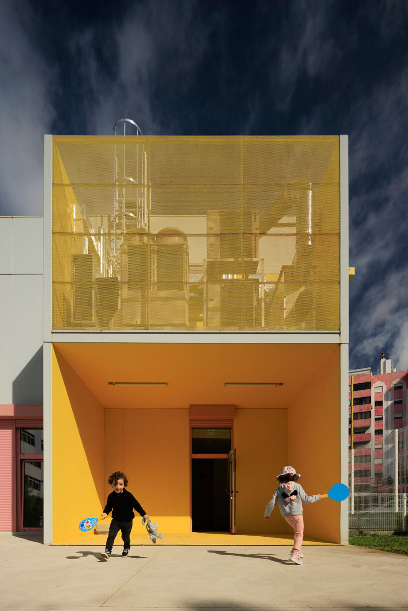prefab system of U-shaped concrete pieces constructs 4 modular kindergartens by summary