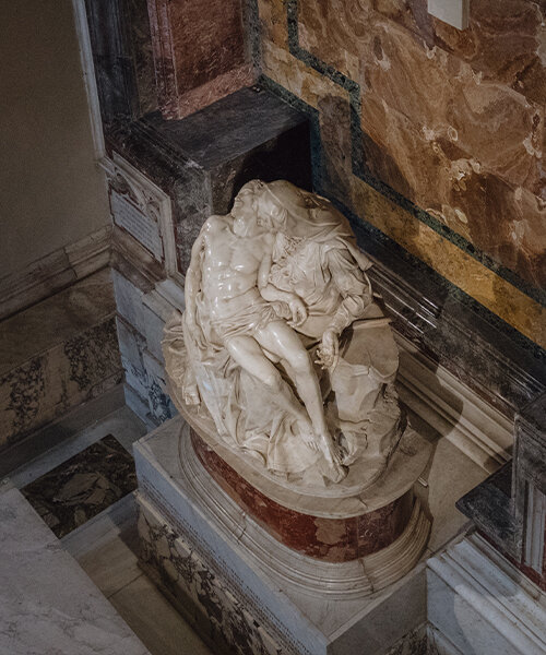 iguzzini's sipario floodlights make michelangelo’s pietà shine again in saint peter’s basilica