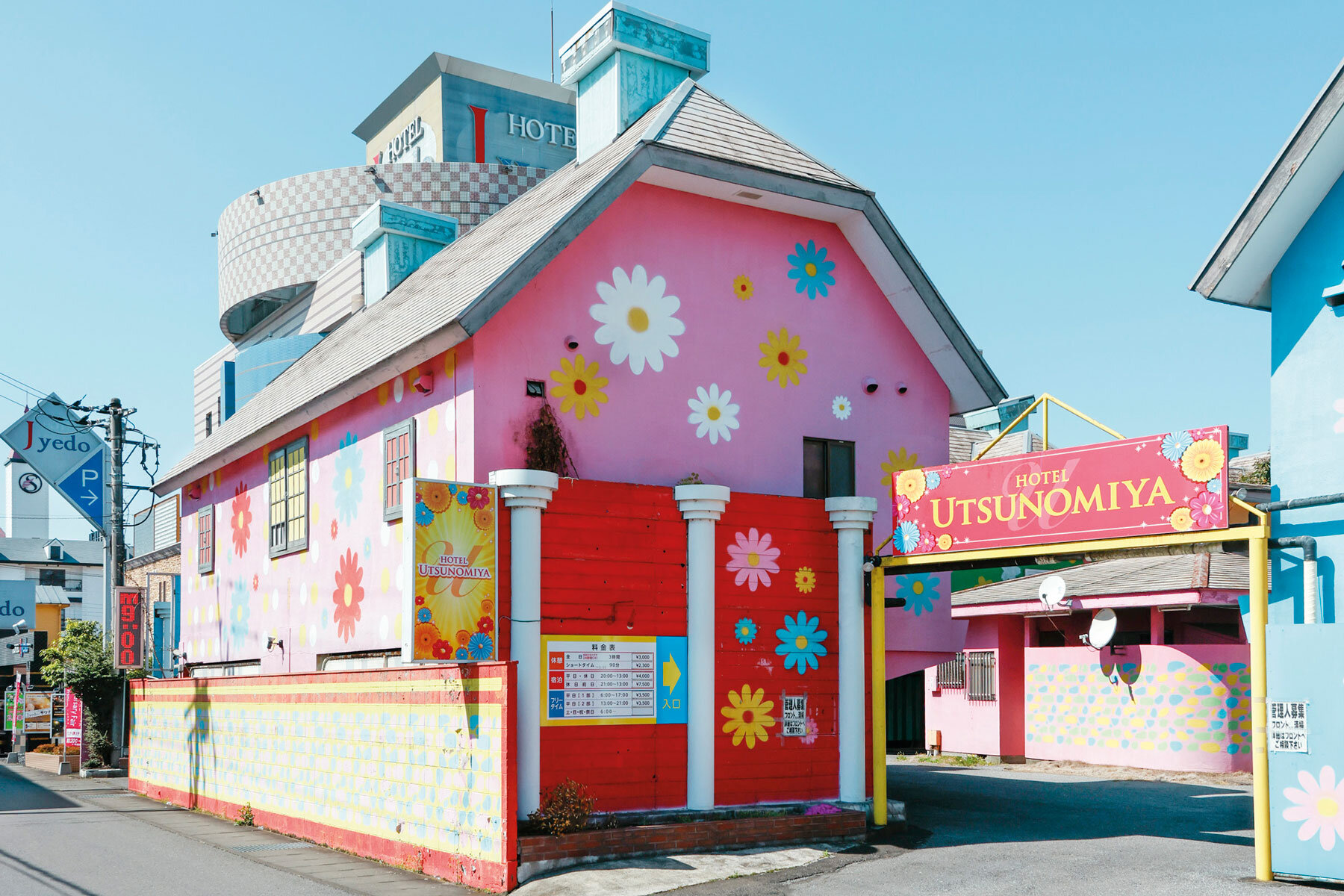 love-hotel-japan-francois-prost-designboom-1800-3