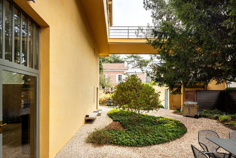 le corbusier-designed modernist artist villa hits the market in paris