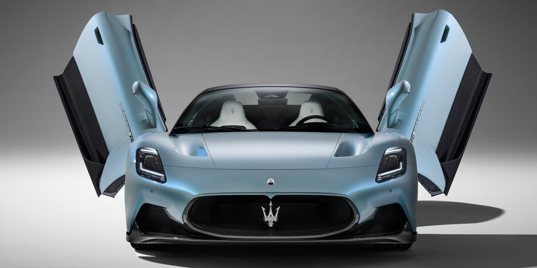 maserati-fuoriserie-MC20-cielo-bianco-nero-sports-cars-hiroshi-fujiwara-designboom-ban