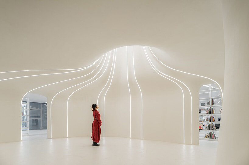 La librería Ceramics Pages de Wutopia Lab explora las distintas etapas de la fabricación de cerámica china