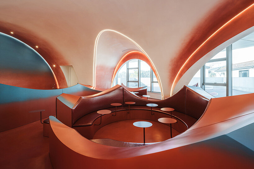 La librería Ceramics Pages de Wutopia Lab explora las distintas etapas de la fabricación de cerámica china