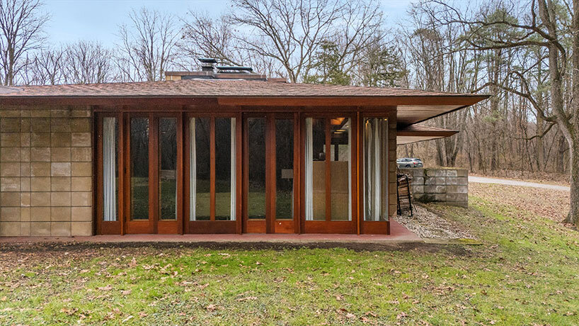 Weisblat House with large windows and lush garden