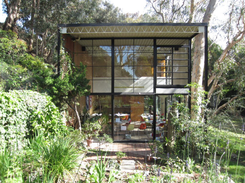 Eames House during the wildfires