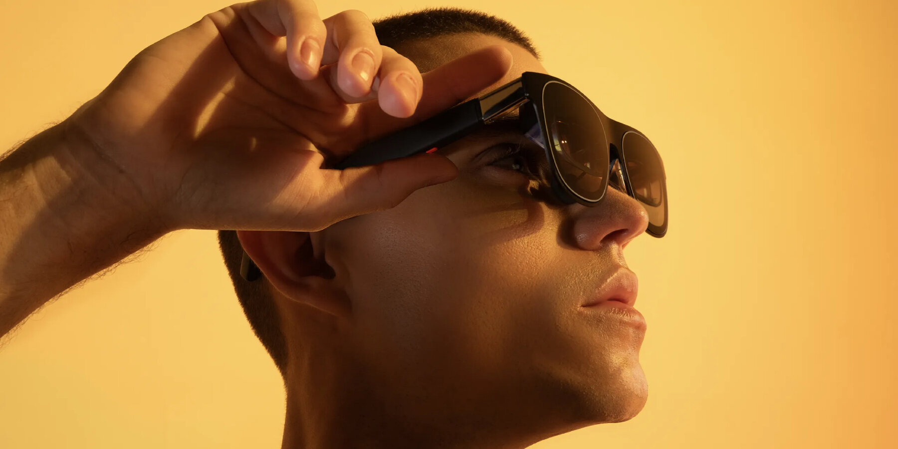 smart-gadgets-CES-2025-XREAL-AR-glasses-XGIMI-projector-designboom-ban