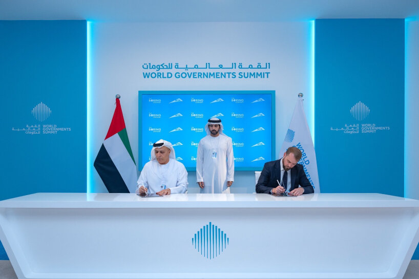 Higness -nya Sheikh Hamdan bin Mohammed bin Rashid Al Maktoum dan perwakilan Elon Musk dari perusahaan yang membosankan, James Fitzgerald, menandatangani perjanjian selama KTT Pemerintah Dunia 2025 di Dubai