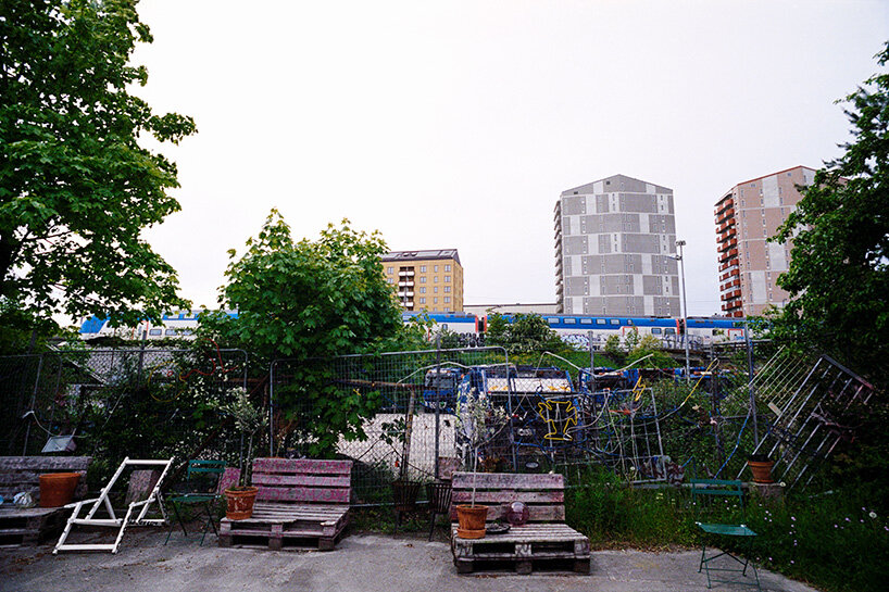 inside fredrik nielsen's stockholm studio, where glass resists fragility and embraces chance