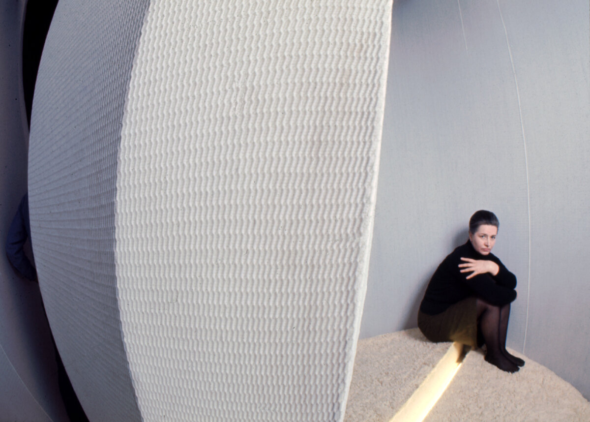 La primera retrospectiva francesa de Aleksandra Kasuba, esculturas estacionadas, mosaicos de mármol, etc.