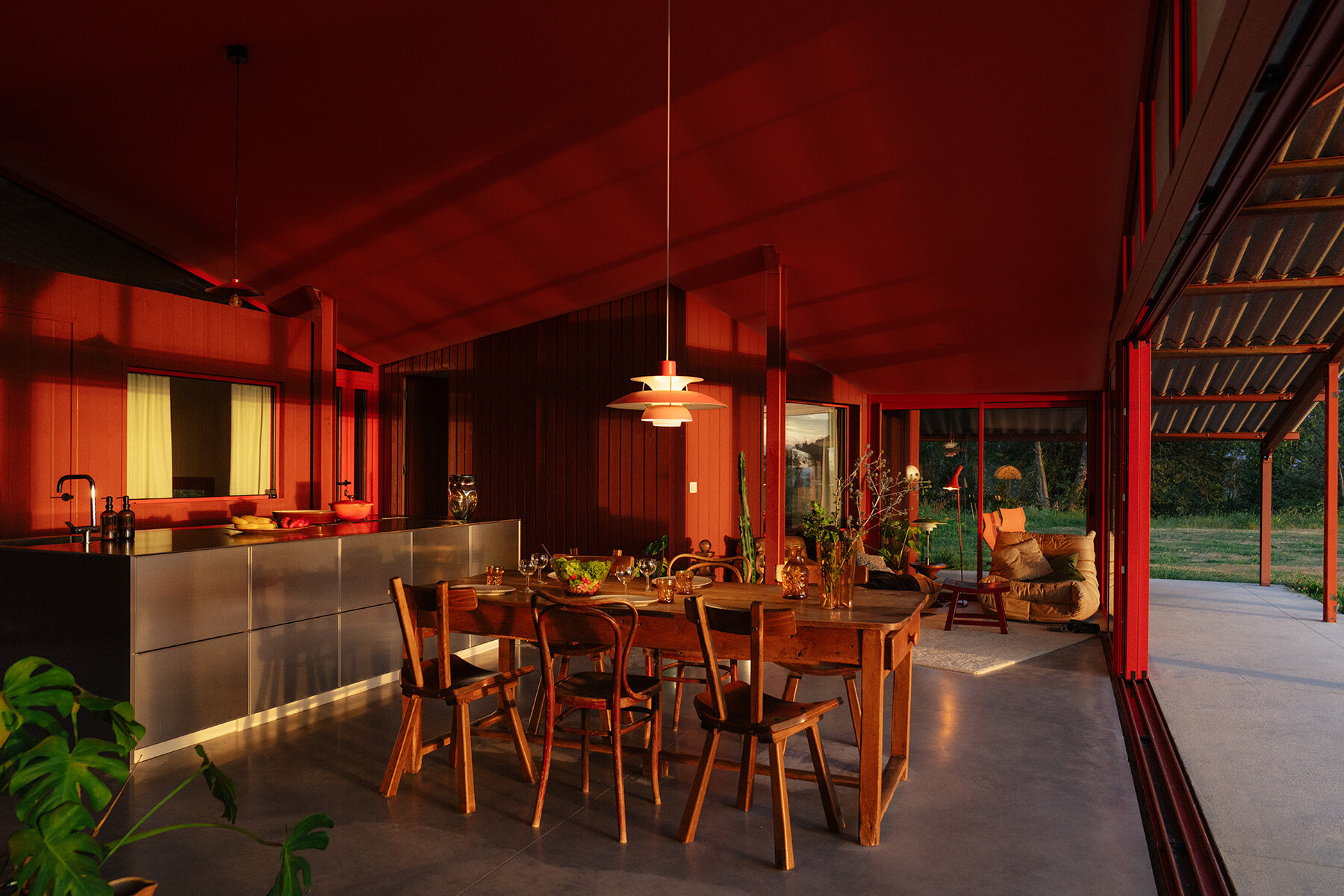 la-grange-rouge-sigurd-larsen-france-designboom-08a