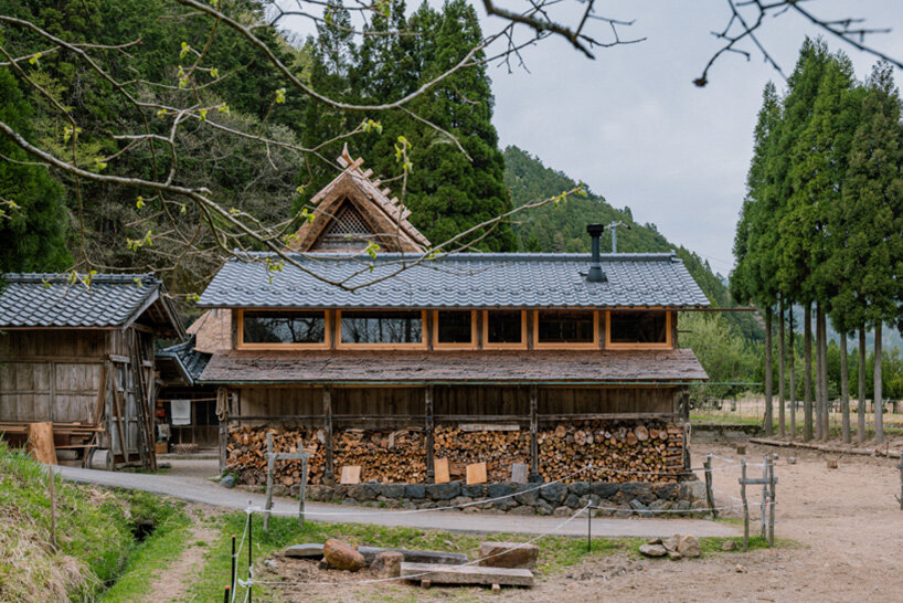2m26 revives century-old kyoto annex with cypress structure and rammed earth flooring