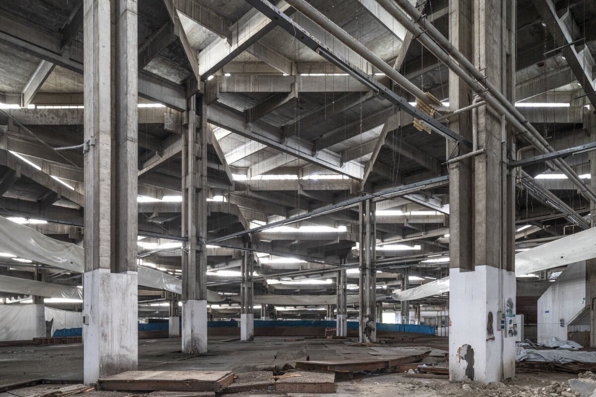 Brutalis Italia: Roberto Conte & Stefano Perego menangkap monumen beton di pameran Berlin