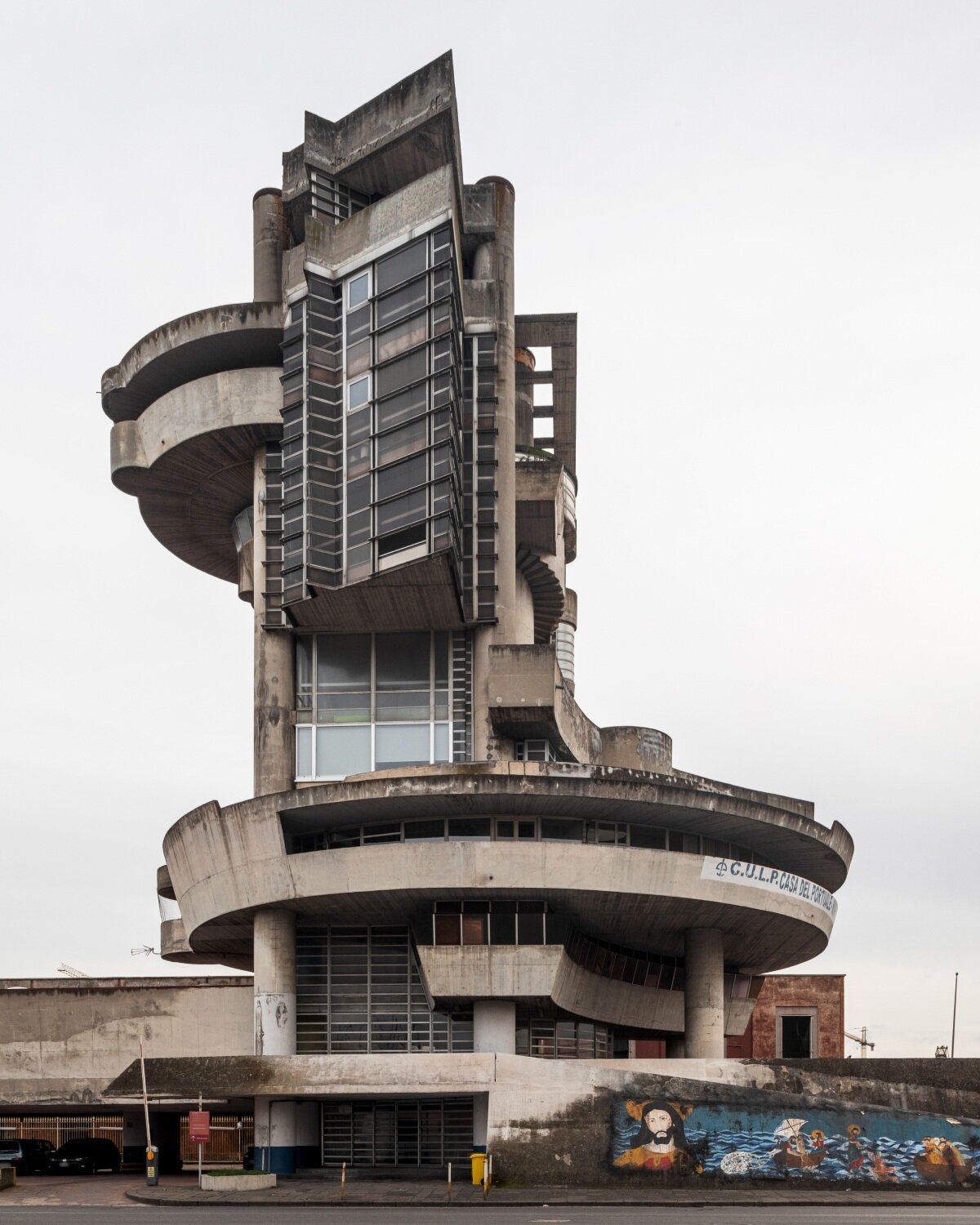 Brutalis Italia: Roberto Conte & Stefano Perego menangkap monumen beton di pameran Berlin