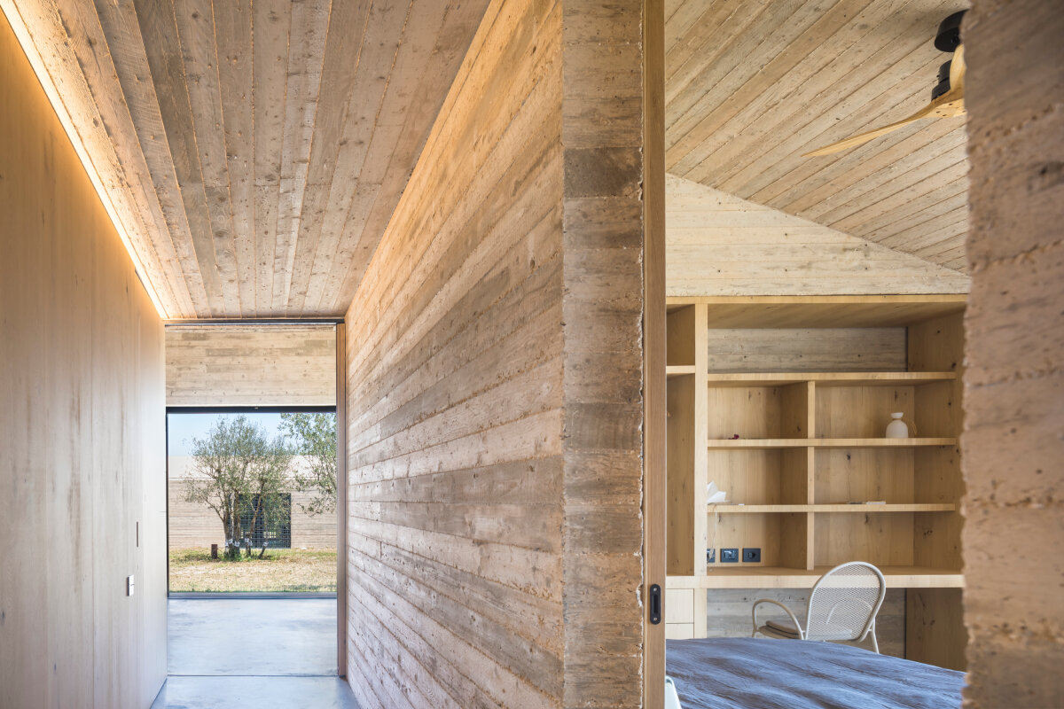 mineral textures & bioclimatic design shape gaëtan le penhuel and associates' house in sicily