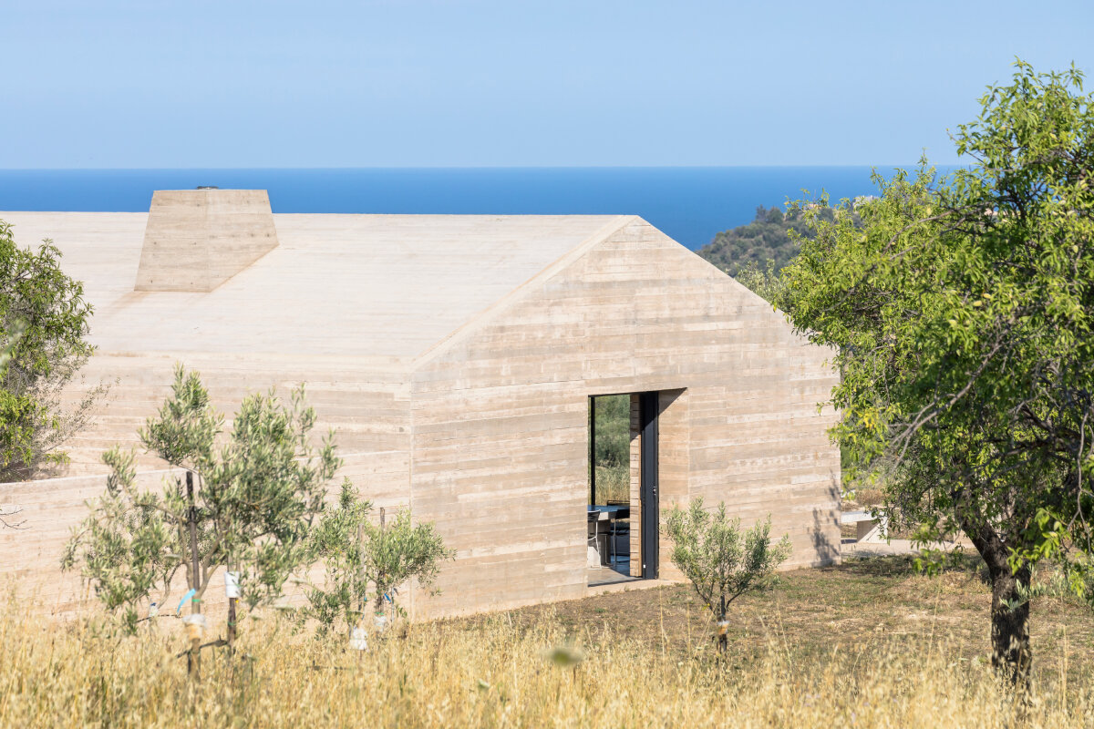 mineral textures & bioclimatic design shape gaëtan le penhuel and associates' house in sicily