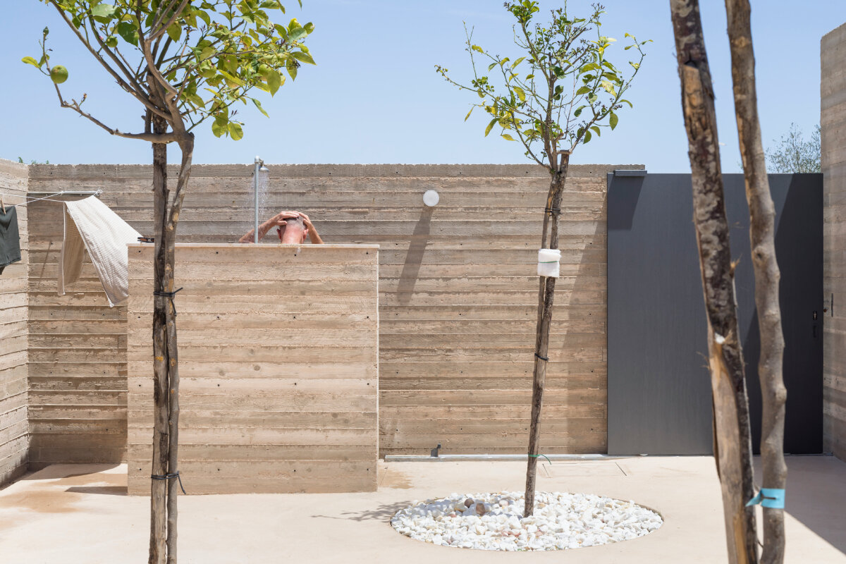 mineral textures & bioclimatic design shape gaëtan le penhuel and associates' house in sicily