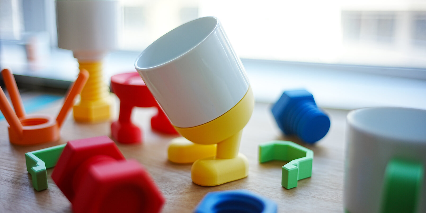 corcelain-customizable-ceramic-cups-3D-printed-mountable-feet-screws-designboom-ban