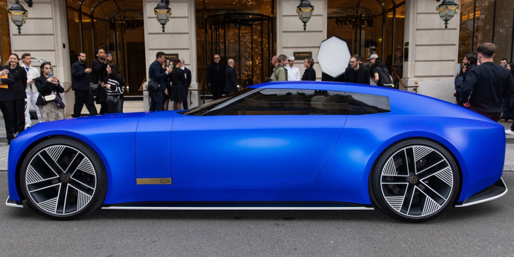 real-life-jaguar-type-00-car-debuts-paris-2025-fashion-week-designboom-ban