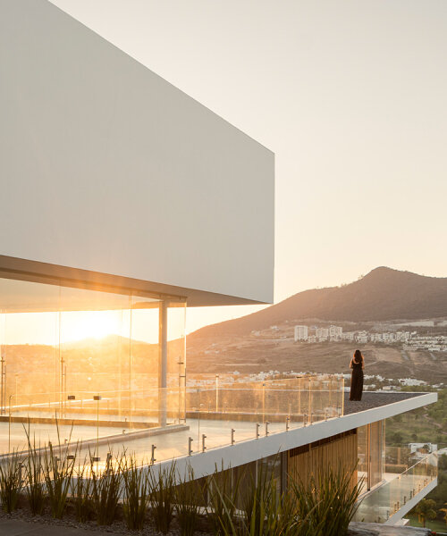white volumes of jaime juárez's stepped-level house overlook golf course in mexico