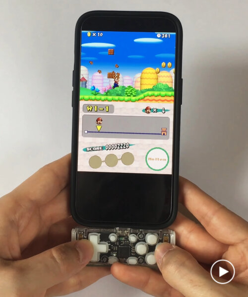 3D printable gamepad plugs directly into smartphones for portrait-mode playing