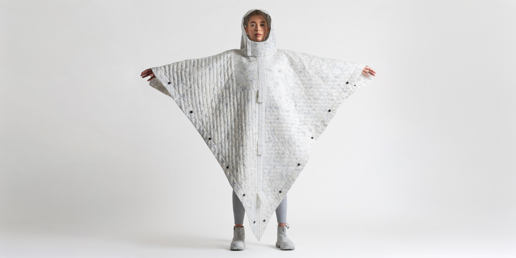 LAYER-parachutes-ræburn-cape-jacket-shield-benjamin-hubert-interview-designboom-ban