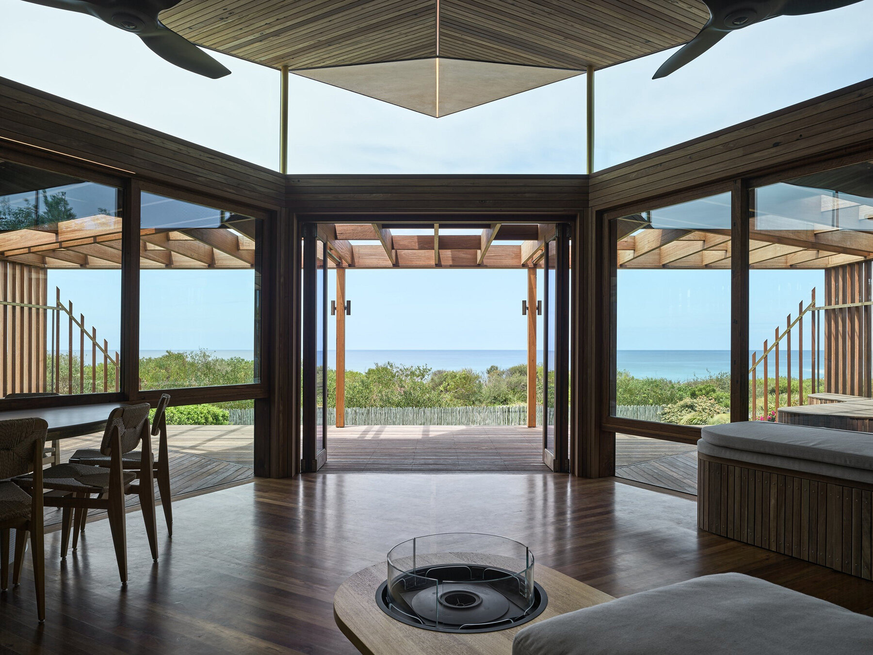 alexander-symes-architects-kite-house-australia-solar-power-recycled-materials-designboom-large01