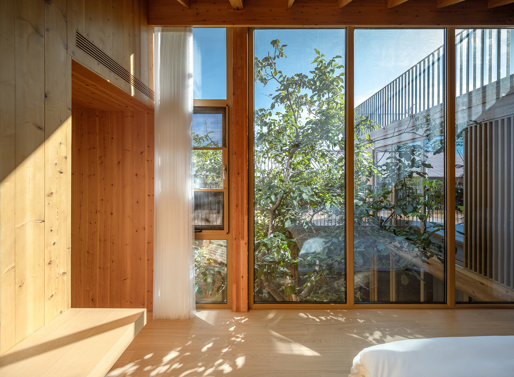 archstudio-courtyard-tradition-timber-framed-guesthouse-beijing-designboom-large03