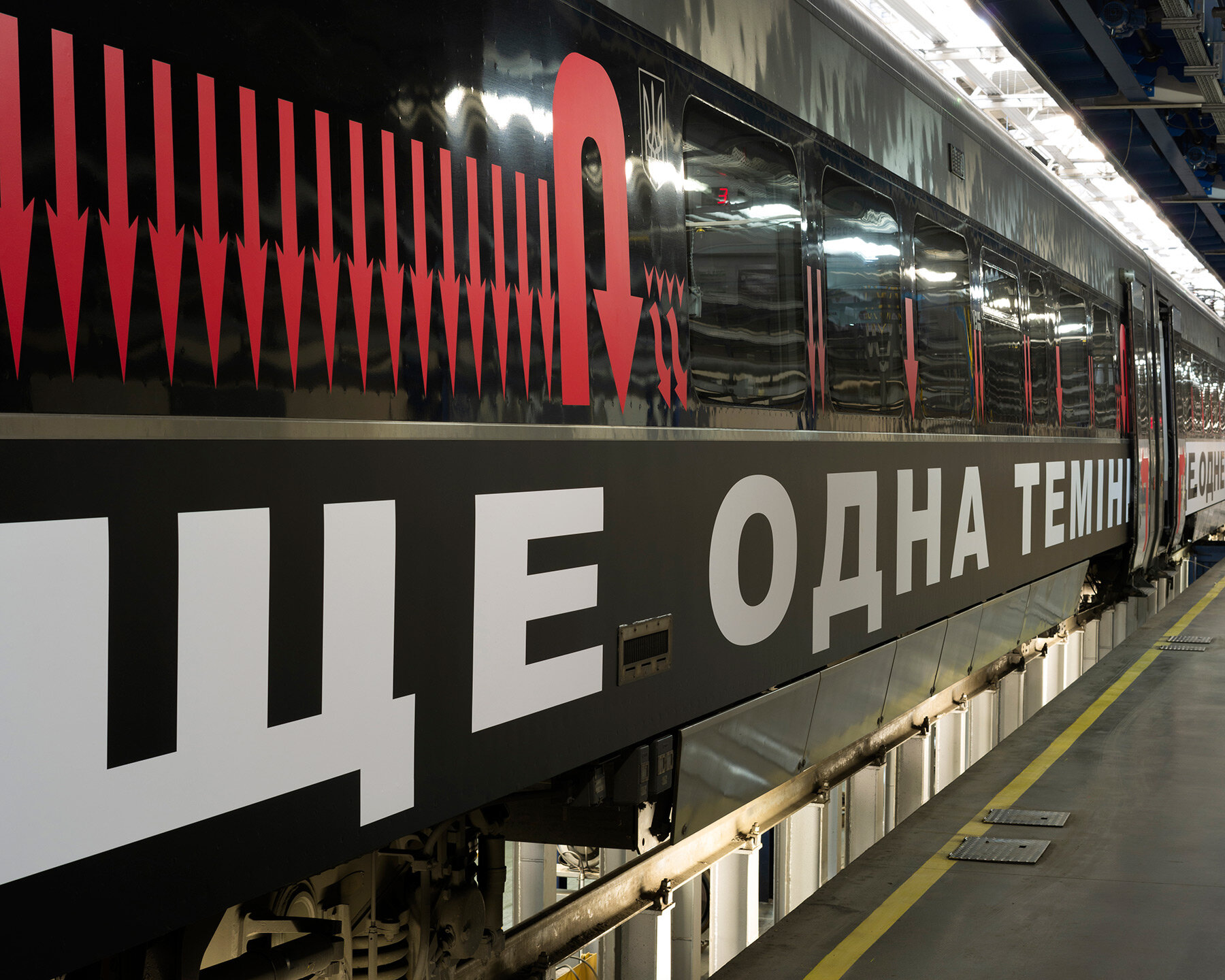 barbara-kruger-installation-passenger-train-ukraine-untitled-another-again-designboom-08a