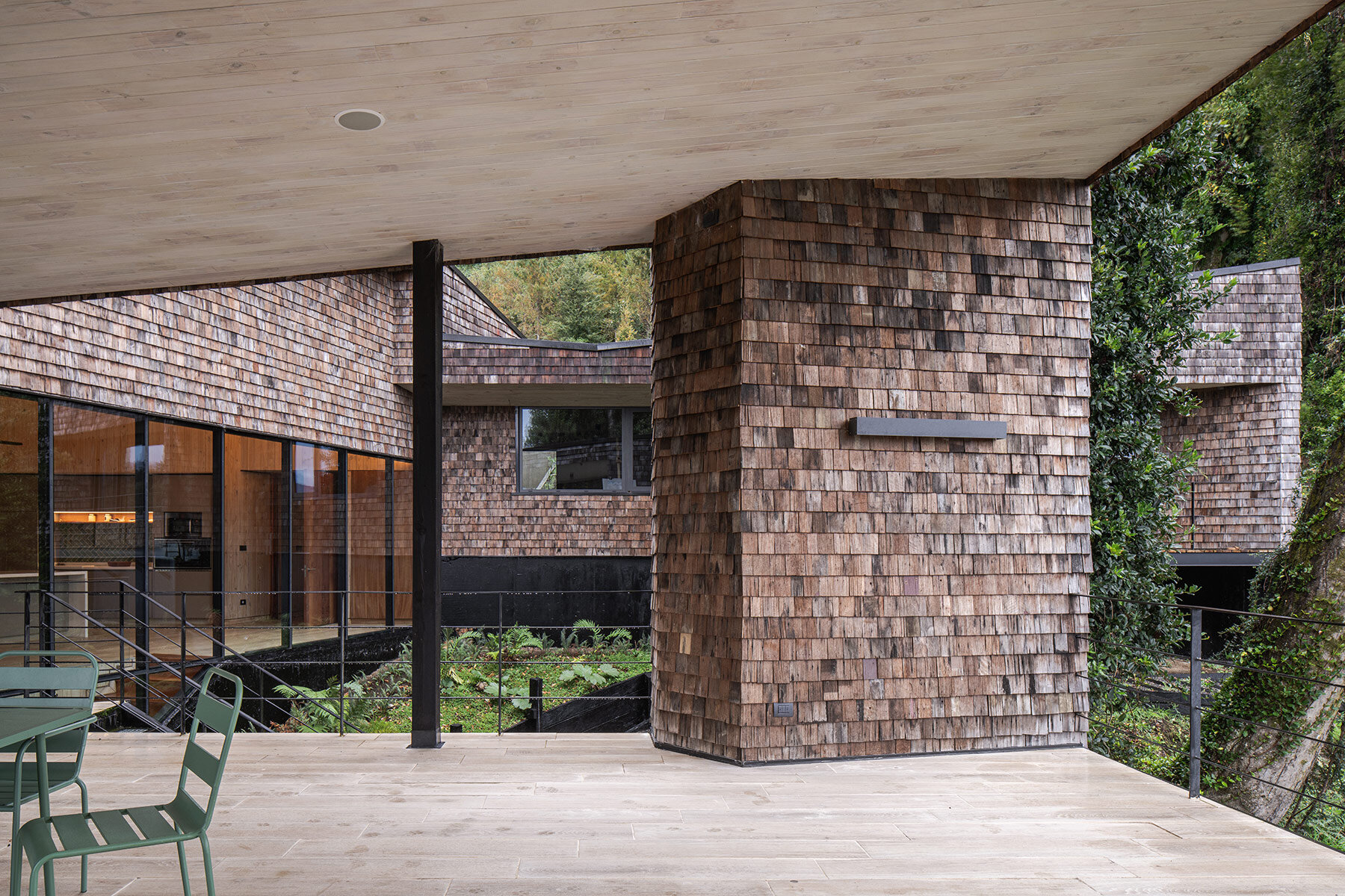 benjamin-goni-arquitectos-MM-house-los-lagos-chile-designboom-06a