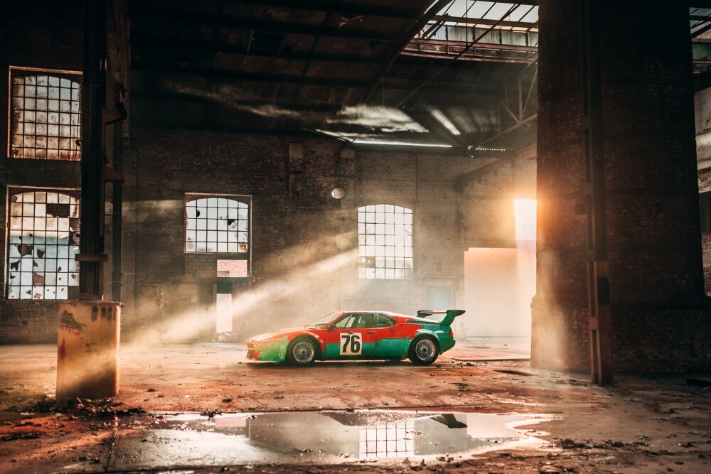 La gira de Art Car World de BMW se detiene en Art Dubai con Vivid M1 de Andy Warhol