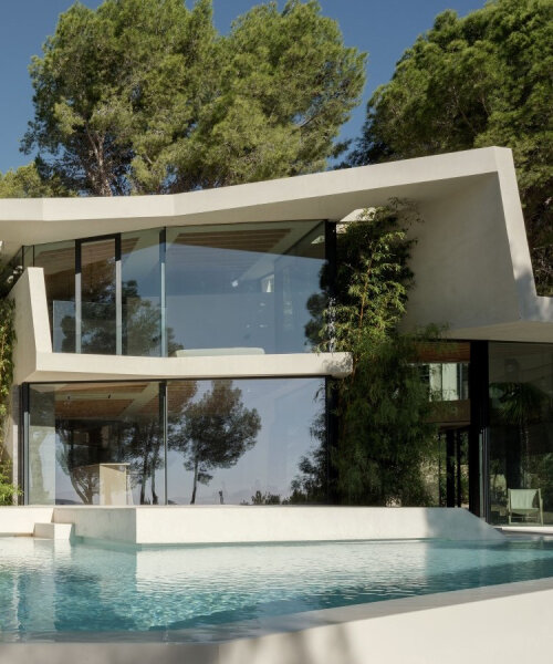 jagged, folded gestures wrap around caballero colón's can tudó house in spain