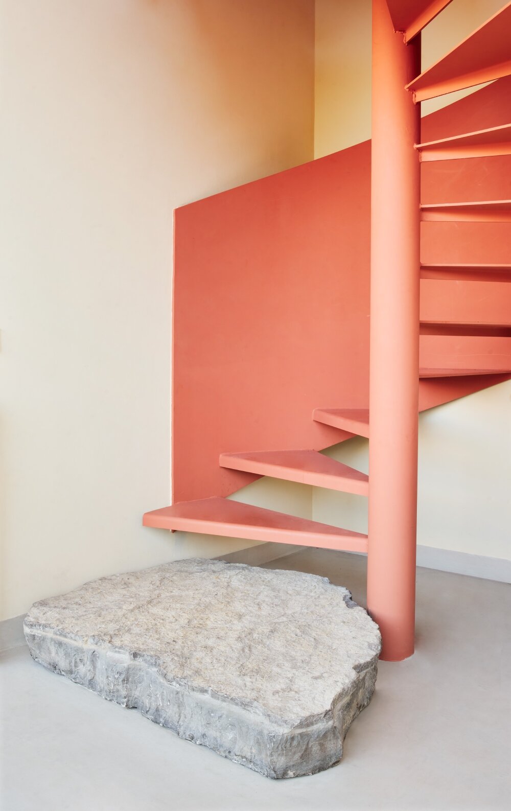 raúl sánchez's casa magarola rests above steep, sloping terrain in spain