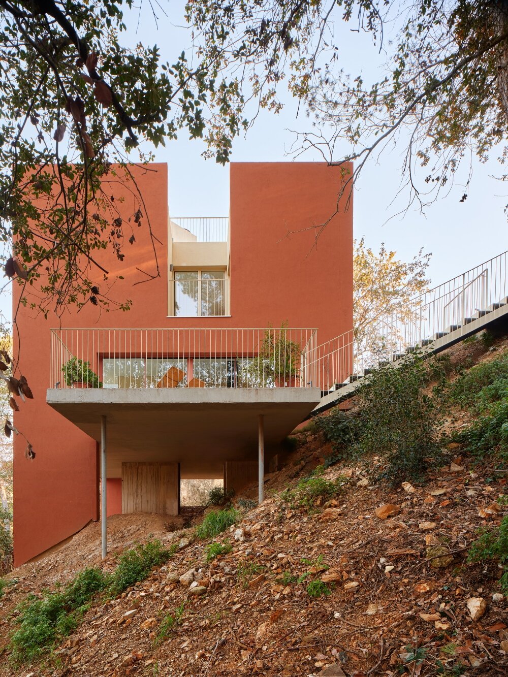 raúl sánchez's casa magarola rests above steep, sloping terrain in spain