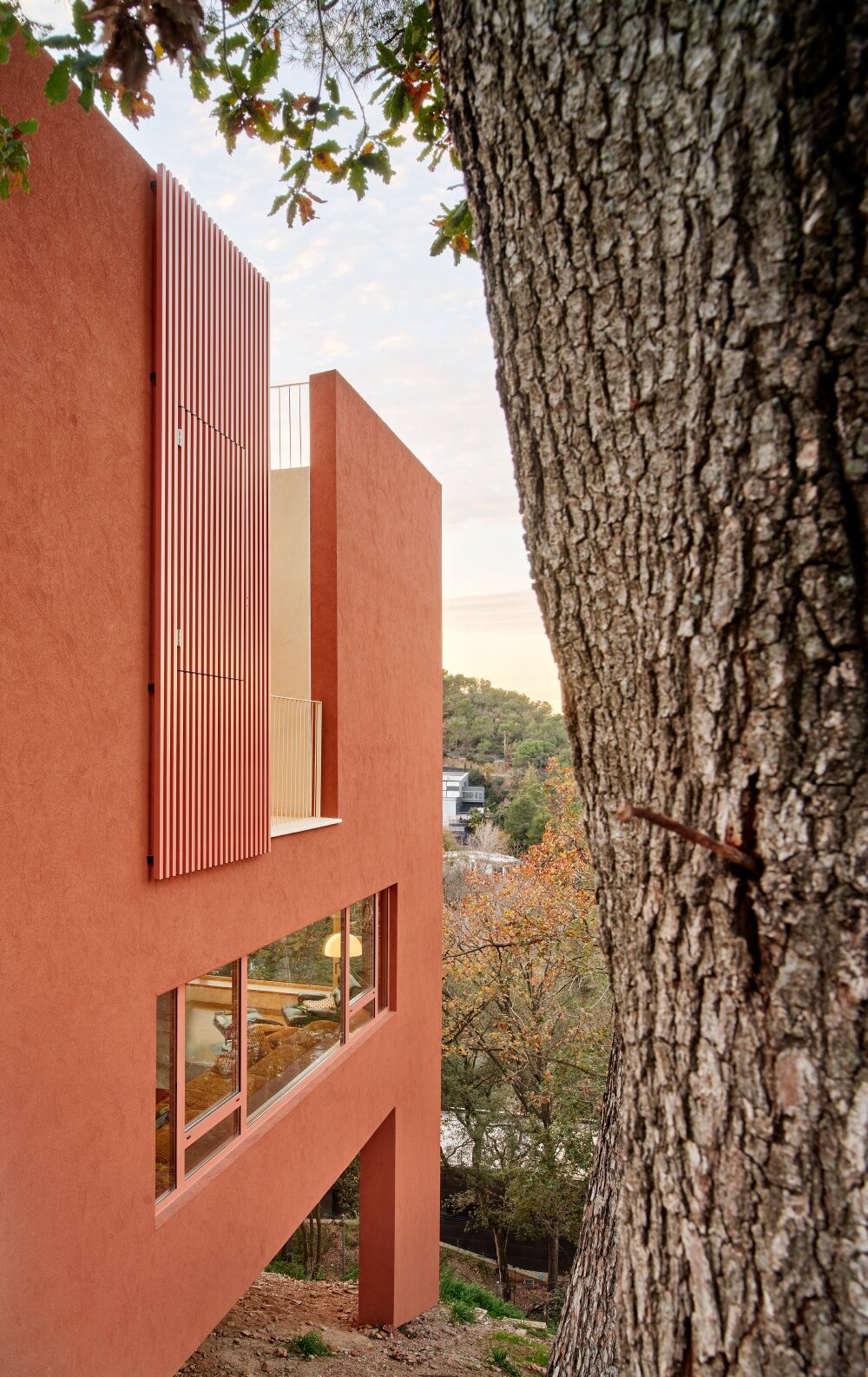 raúl sánchez's casa magarola rests above steep, sloping terrain in spain