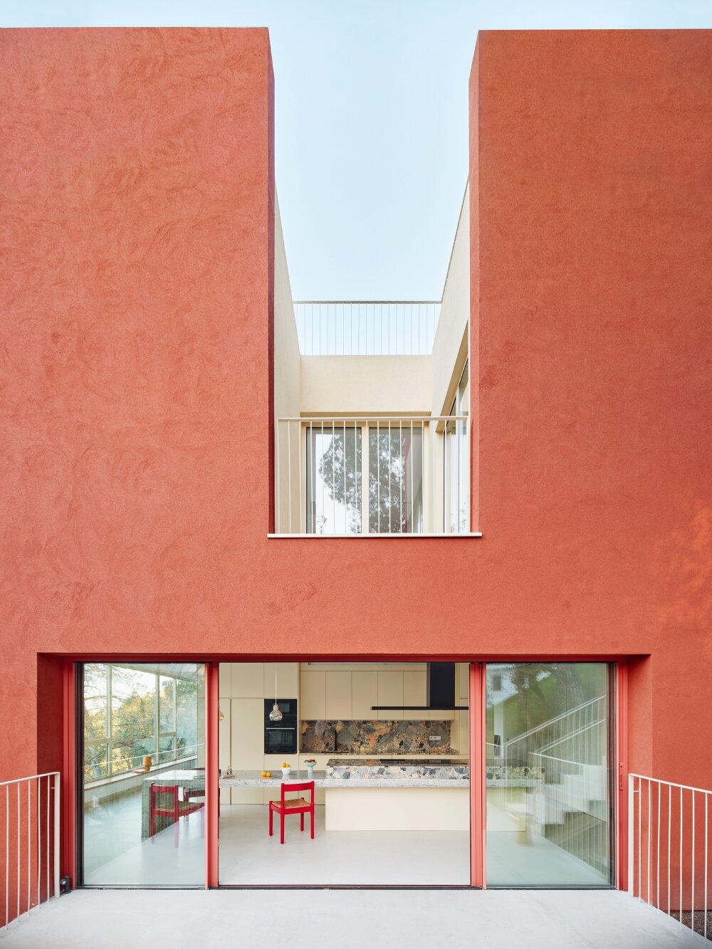 raúl sánchez's casa magarola rests above steep, sloping terrain in spain