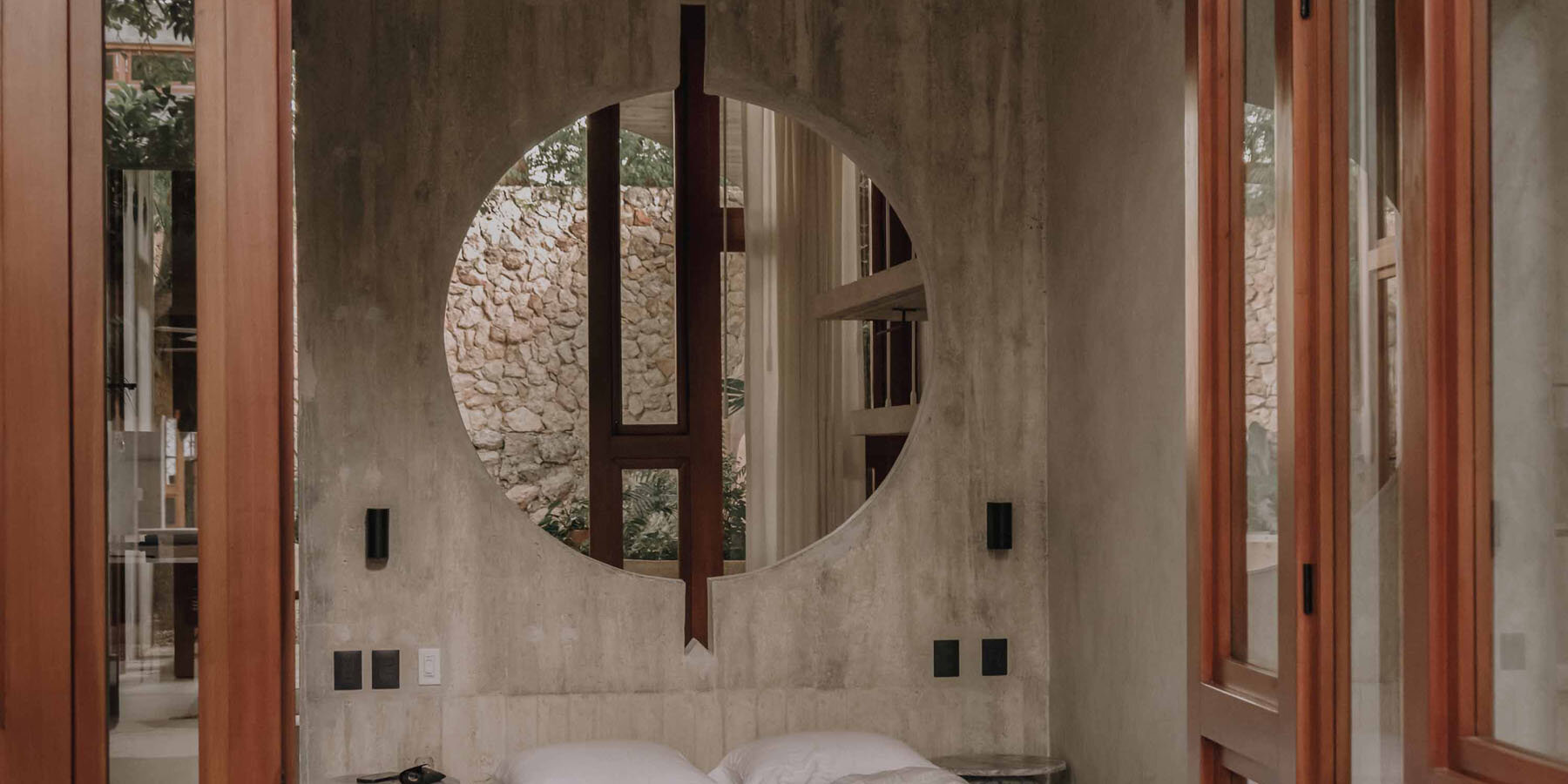casa-soskil-ludwig-godefroy-porous-shell-lush-courtyards-mexico-designboom-large01
