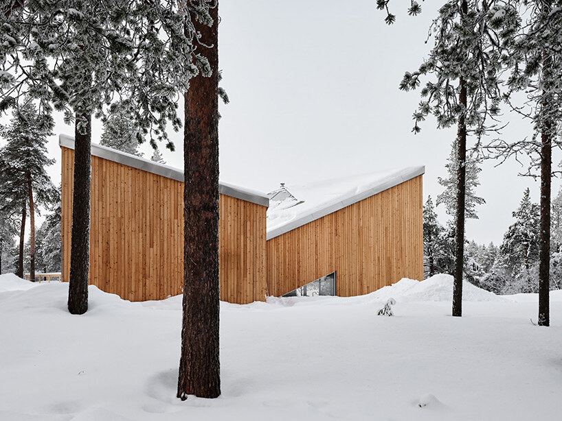 Cliffhang: Pyrenen & Salo remotely, over the forests of northern Finland
