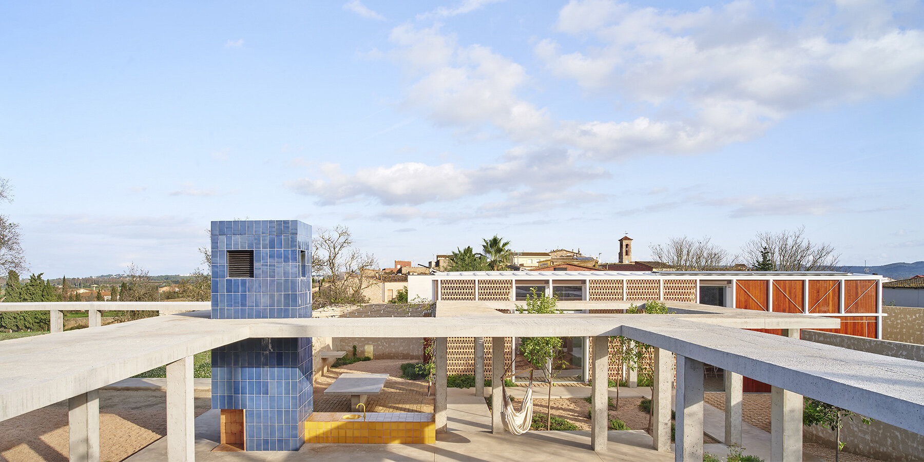 da-ch-architecture-landscape-workshop-casa-tres-patis-catalunya-designboom-1800-3