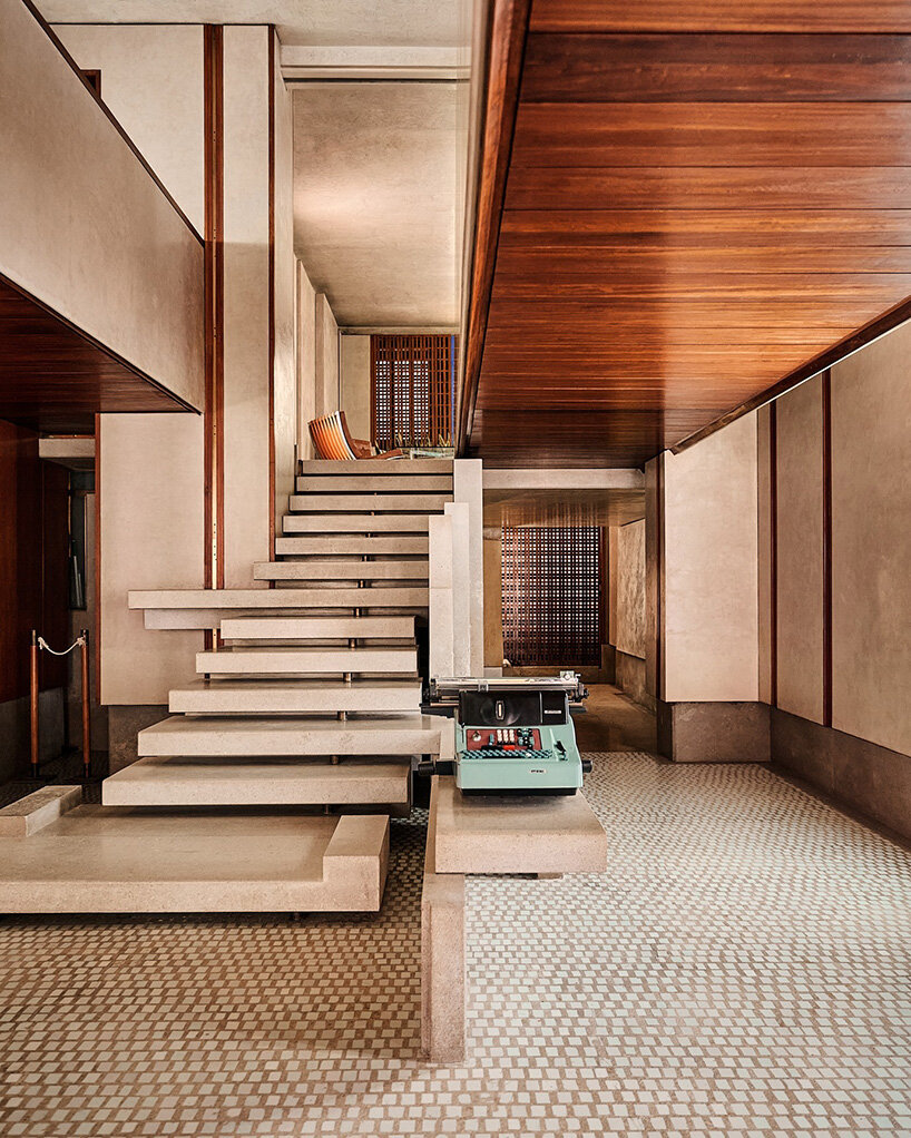 Formafantasma Mengontrol Negazio Olivetti oleh Carlo Scarpa Biennial of Architecture Venice