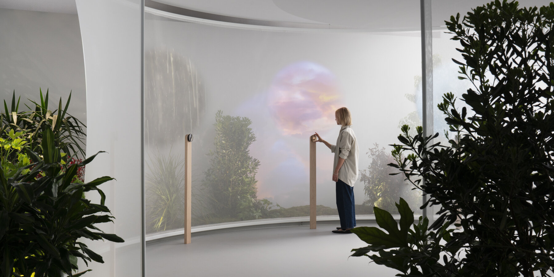 google-making-invisible-visible-lachlan-turczan-interactive-light-sculptures-milan-design-week-interview-designboom-ban2