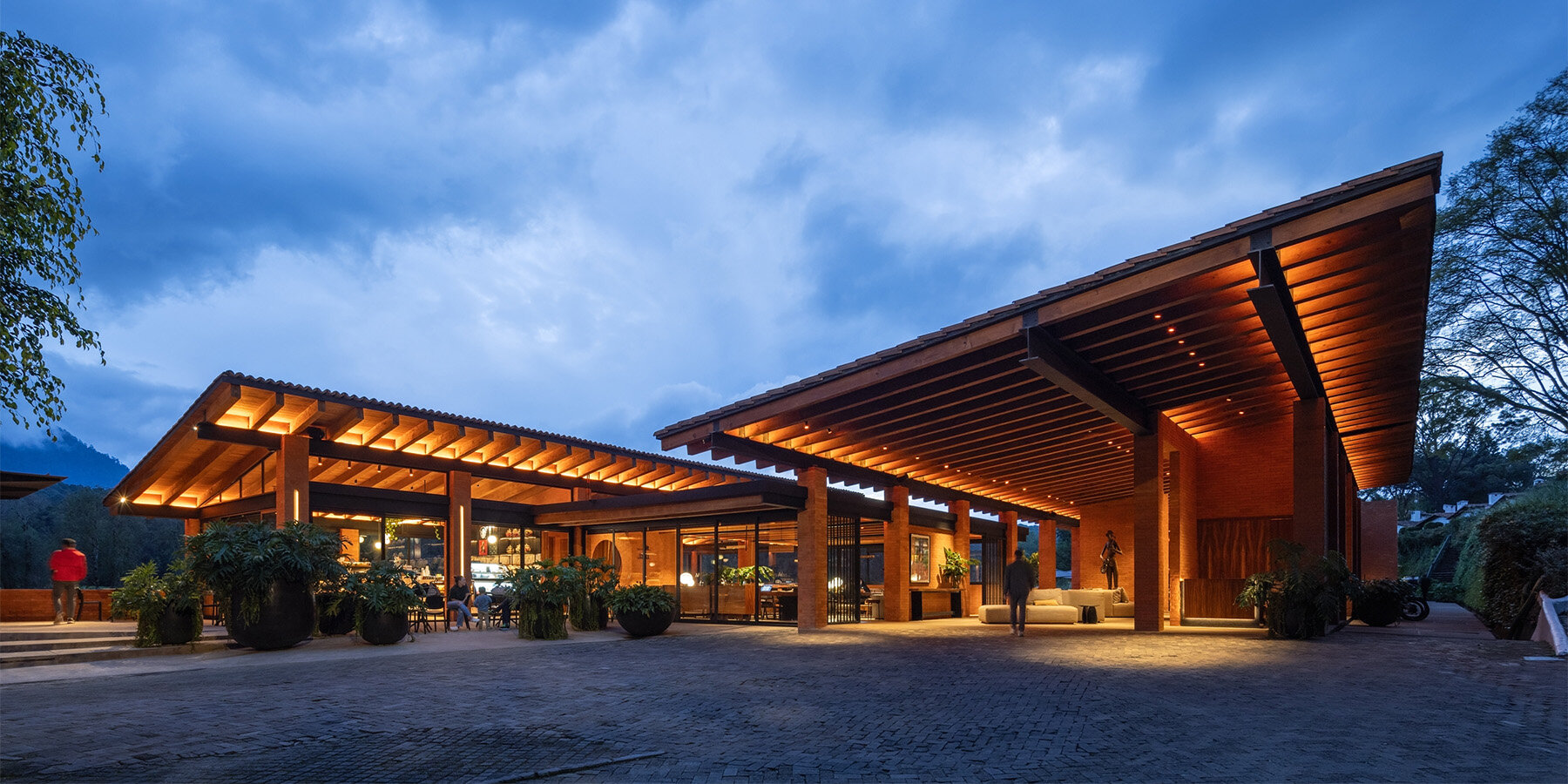 hotel-avandaro-valle-de-bravo-mexico-renovation-masterplan-chain-siman-modomanera-designboom-1800-3