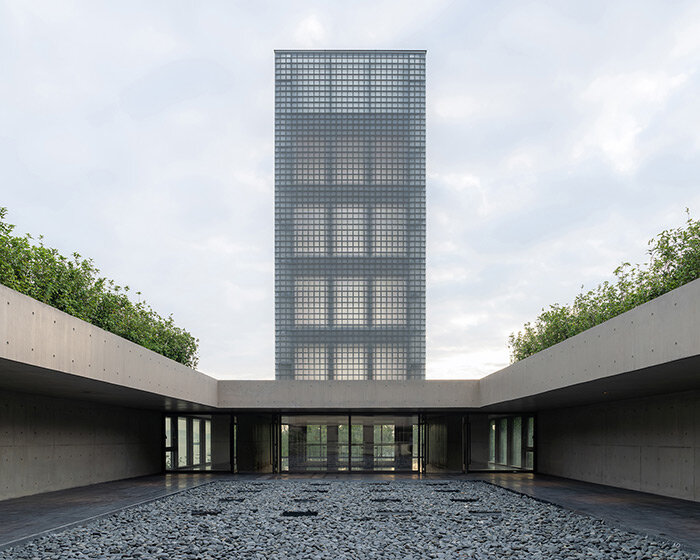 a landscape of courtyards: vector architects’ xirang hotel bridges land and water in jiangsu