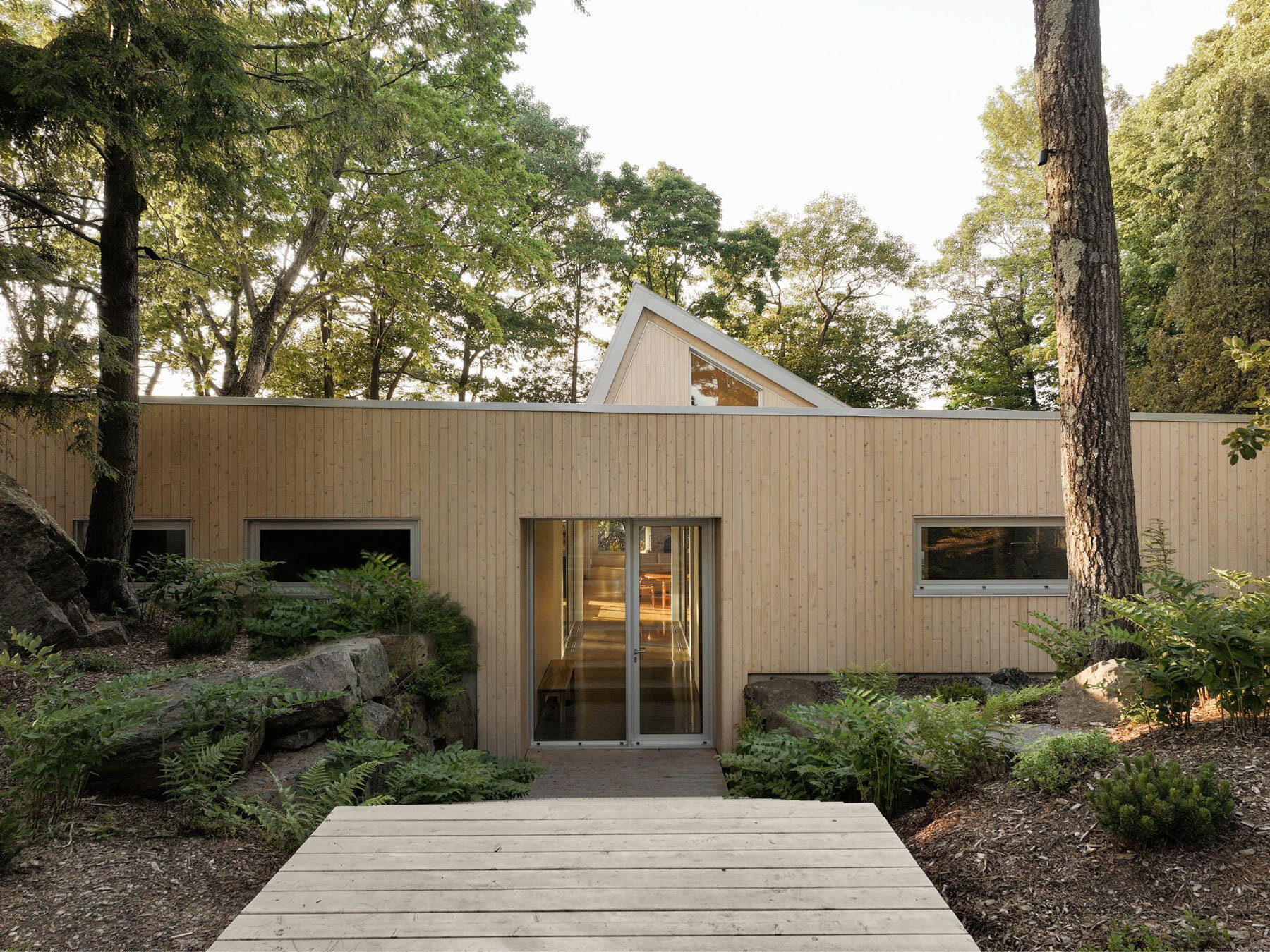 maison-a-restoration-quebec-atelier-pierre-thibault-designboom-1800-3